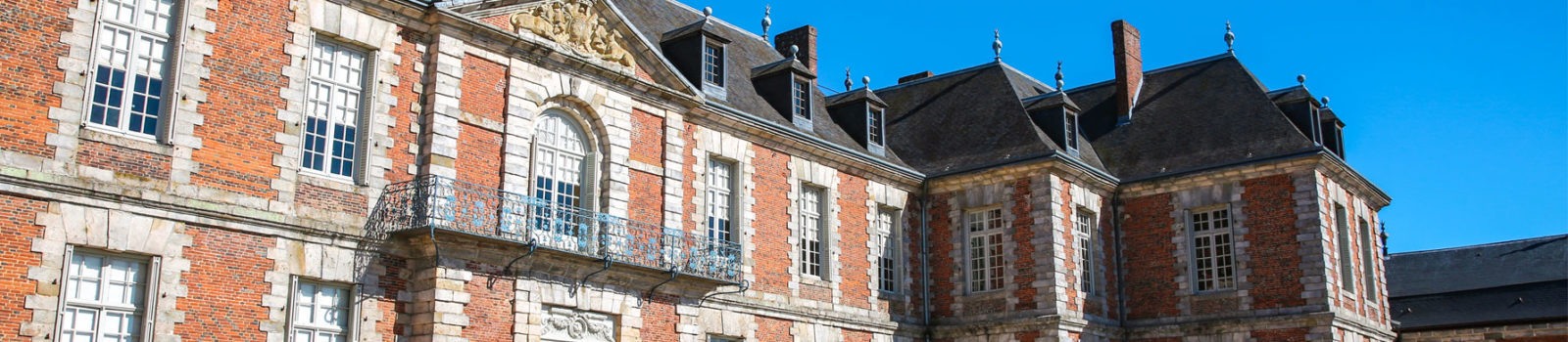 Visit castles on the Plateau de Caux